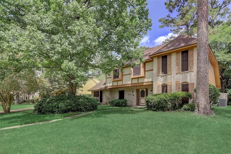 Photo 1 of 46 - 14002 Cedar Point Dr, Houston, TX 77070