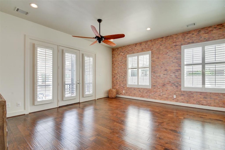 Photo 11 of 47 - 3311 Cline St, Houston, TX 77020