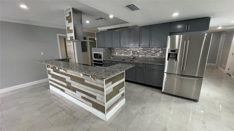 Photo 10 of 35 - 5103 N 30th St, Tampa, FL 33610