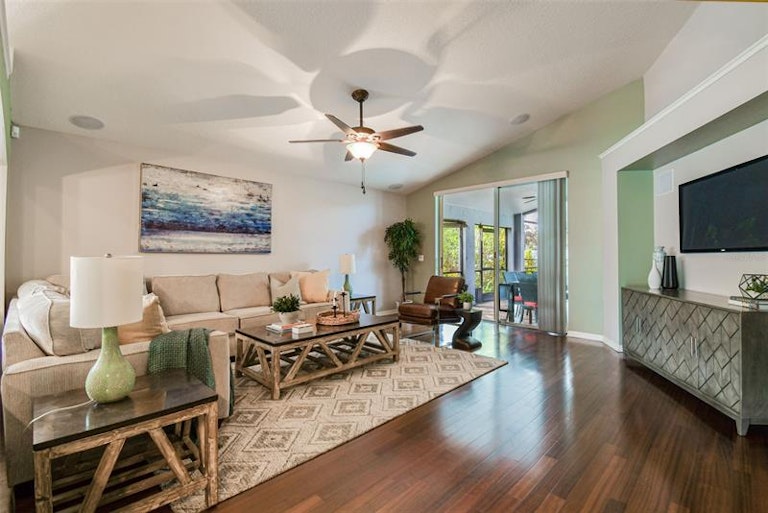 Photo 29 of 59 - 10102 Somersby Dr, Riverview, FL 33578
