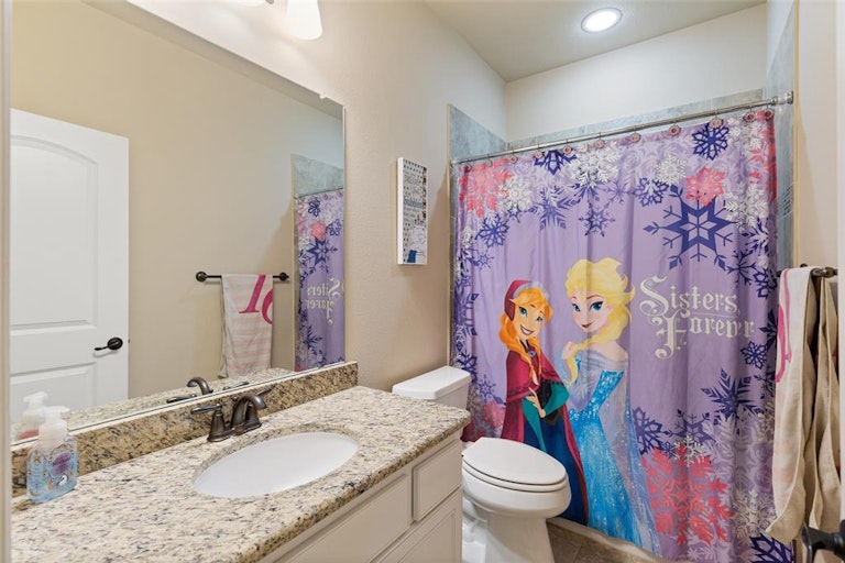 Photo 27 of 40 - 1041 Wagner Way, Lantana, TX 76226