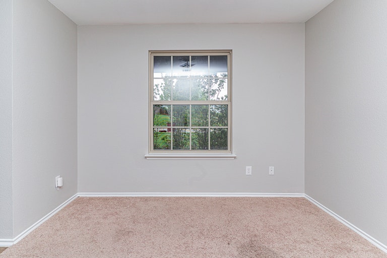 Photo 12 of 27 - 1420 N Houston St, Royse City, TX 75189