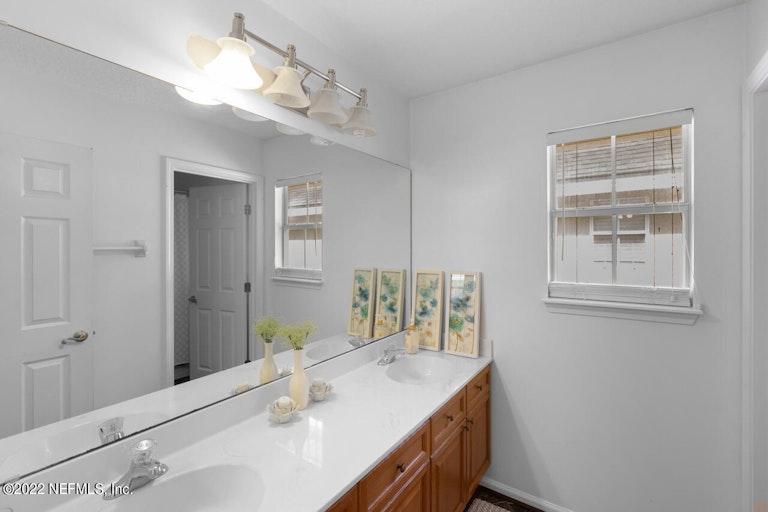 Photo 31 of 40 - 6304 Pendragon Pl, Jacksonville, FL 32258