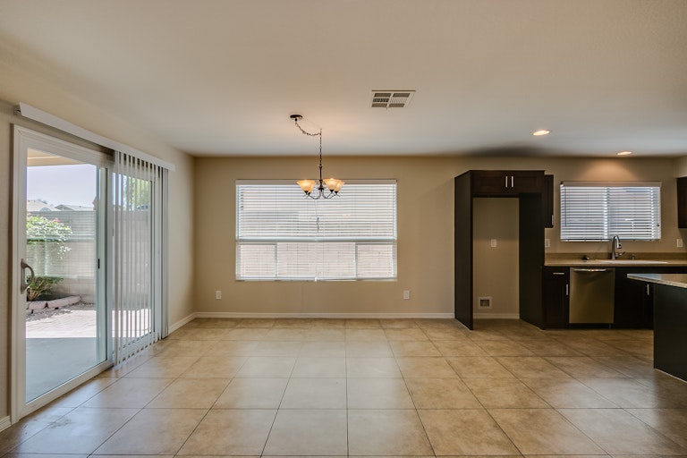 Photo 3 of 22 - 3027 W Daley Ln, Phoenix, AZ 85027