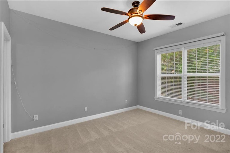 Photo 31 of 48 - 5418 Shoal Brook Ct, Charlotte, NC 28277