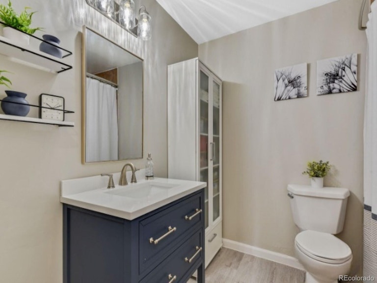 Photo 18 of 32 - 7493 S Saulsbury Ct, Littleton, CO 80128