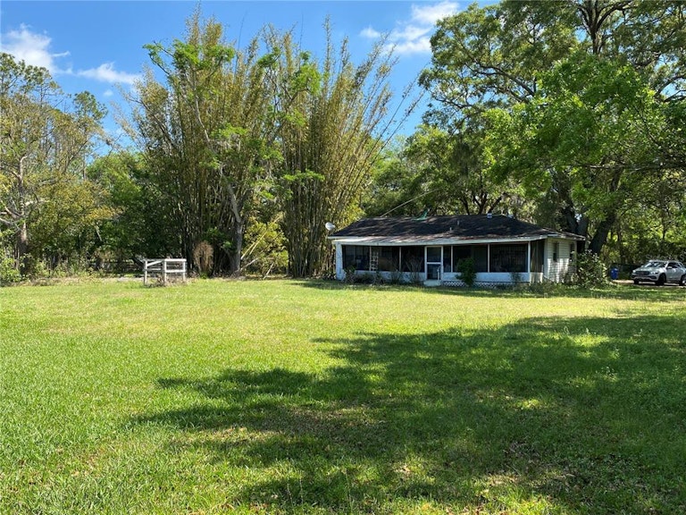 Photo 15 of 25 - 2330 N Valrico Rd, Seffner, FL 33584