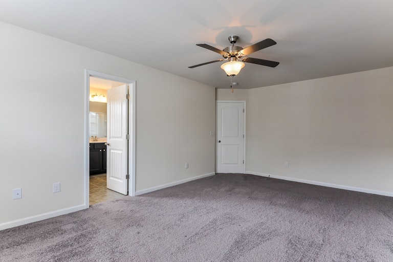 Photo 14 of 25 - 7813 Honeysuckle Bend Dr, Raleigh, NC 27616