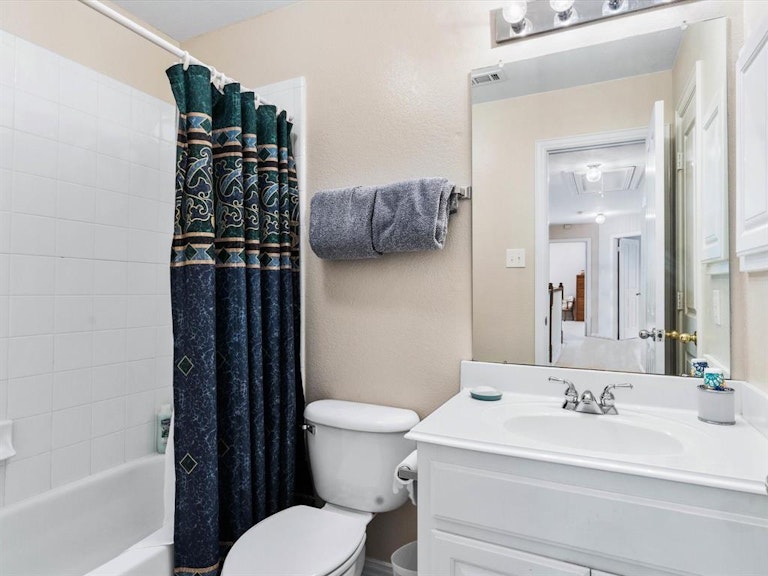 Photo 27 of 40 - 6916 Canyon Springs Rd, Fort Worth, TX 76132