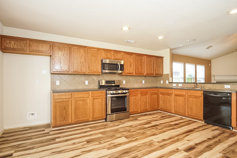 Photo 2 of 25 - 21123 Spur Ridge Ct, Richmond, TX 77406