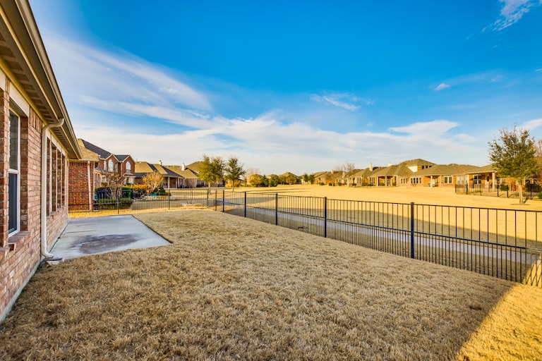 Photo 3 of 27 - 15832 Mirasol Dr, Fort Worth, TX 76177