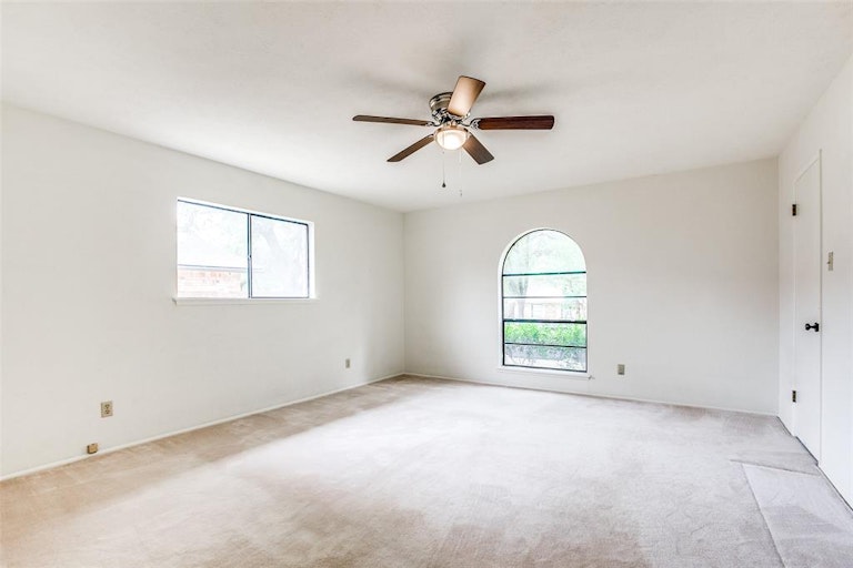 Photo 19 of 25 - 6006 Excalibur Dr, Garland, TX 75044