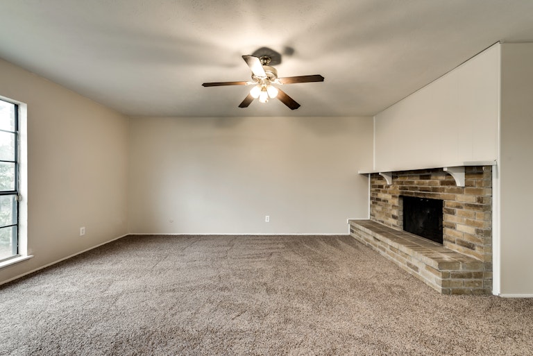 Photo 9 of 27 - 7302 Christie Ln, Dallas, TX 75249