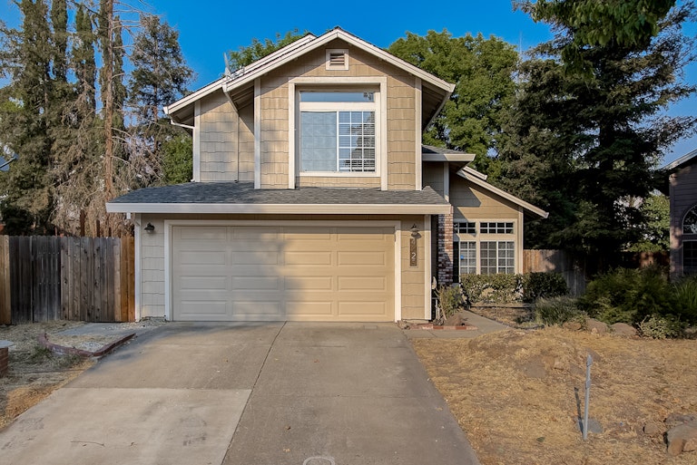 Photo 10 of 39 - 4025 Honey Rose Pl, Antelope, CA 95843