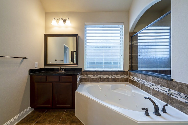 Photo 18 of 30 - 2457 Porto Way, League City, TX 77573