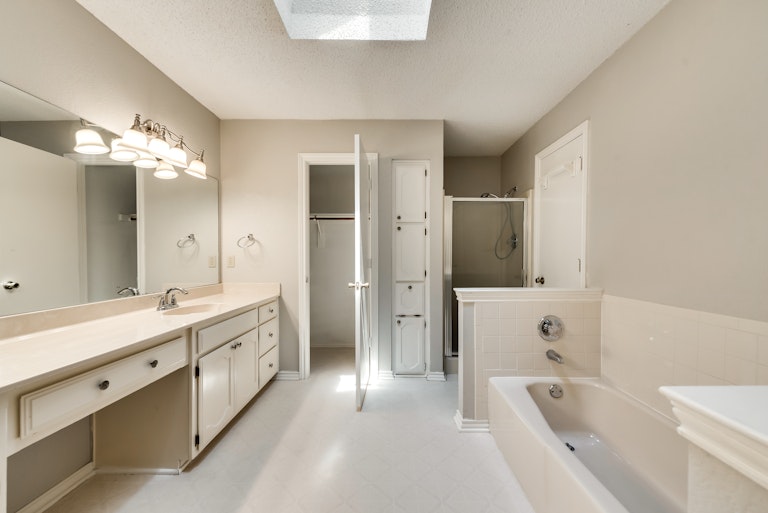 Photo 19 of 26 - 3615 Dalton Dr, Corinth, TX 76208
