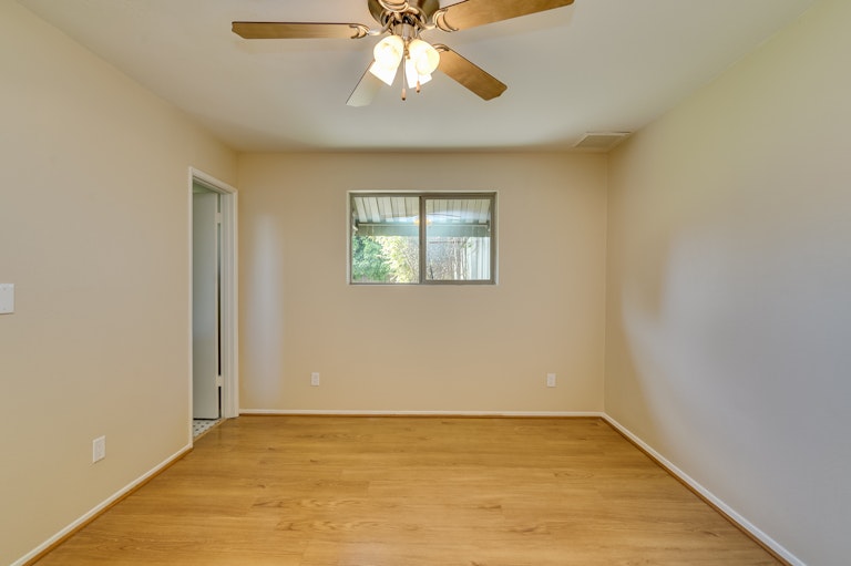 Photo 7 of 15 - 3739 W Las Palmaritas Dr, Phoenix, AZ 85051