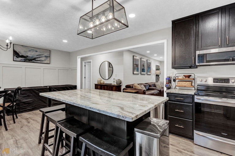Photo 4 of 13 - 12 Sherwood Forest Dr, Douglasville, GA 30134