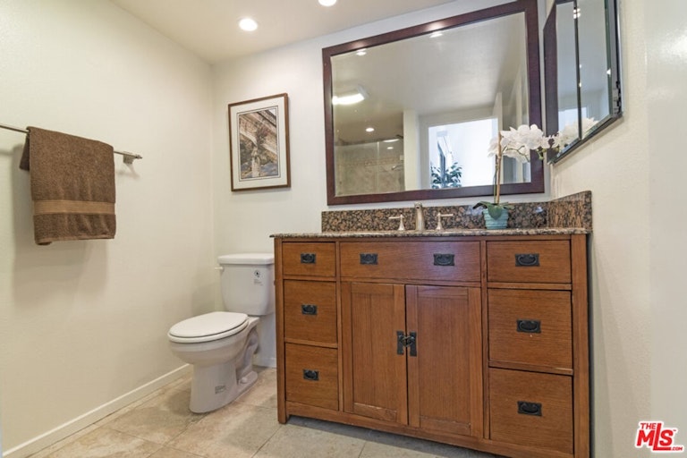 Photo 25 of 41 - 13965 Riverside Dr, Sherman Oaks, CA 91423