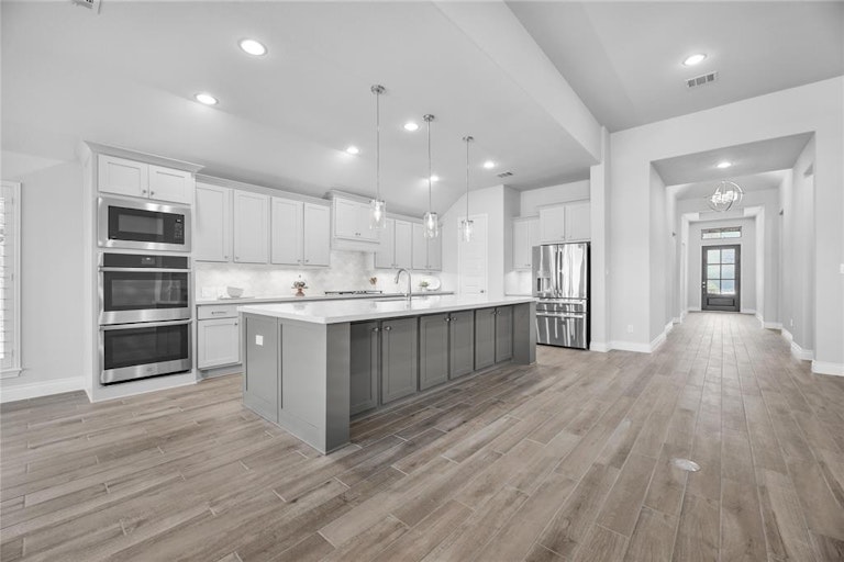 Photo 6 of 38 - 28810 Creekside Bend Dr, Fulshear, TX 77441