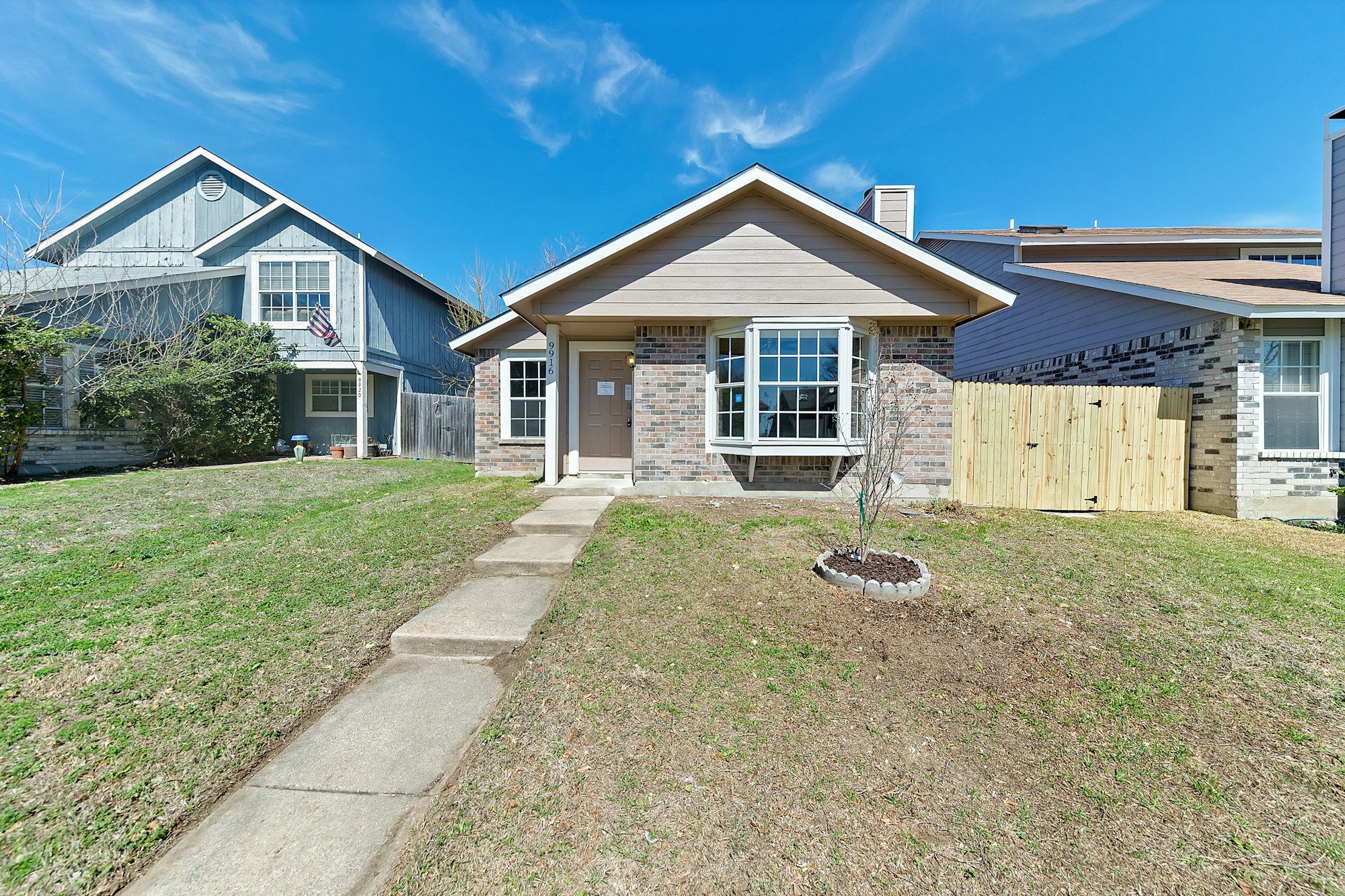 Photo 1 of 24 - 9916 Lone Eagle Dr, Fort Worth, TX 76108