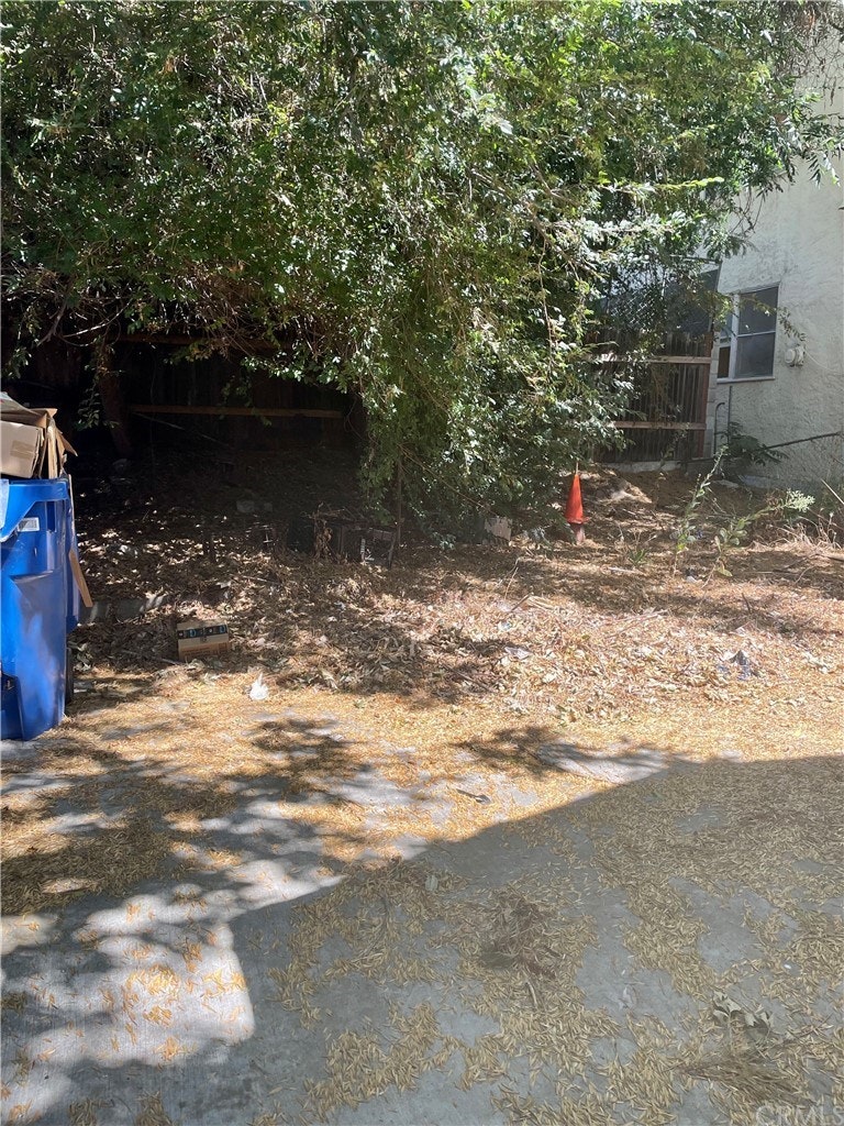 Photo 7 of 31 - 5415 Ash St, Los Angeles, CA 90042
