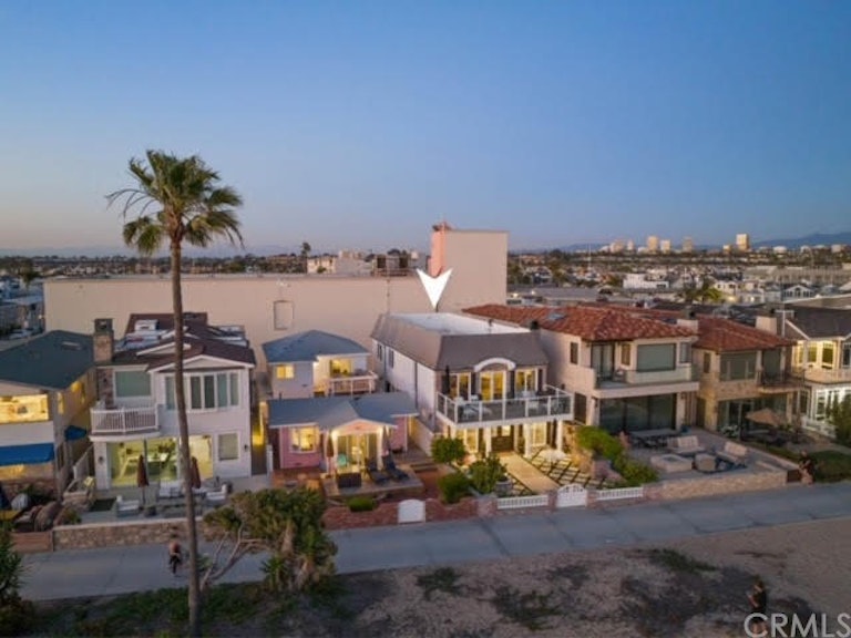 Photo 2 of 28 - 308 E Oceanfront, Newport Beach, CA 92661