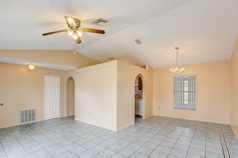 Photo 15 of 33 - 212 Ashford Pl, Kissimmee, FL 34758