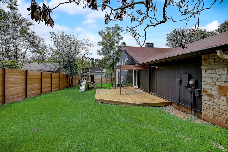 Photo 9 of 50 - 8103 Shiloh Ct, Austin, TX 78745
