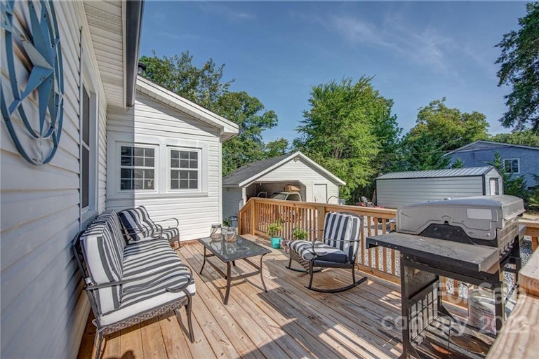 Photo 21 of 22 - 502 W Trade St, Dallas, NC 28034