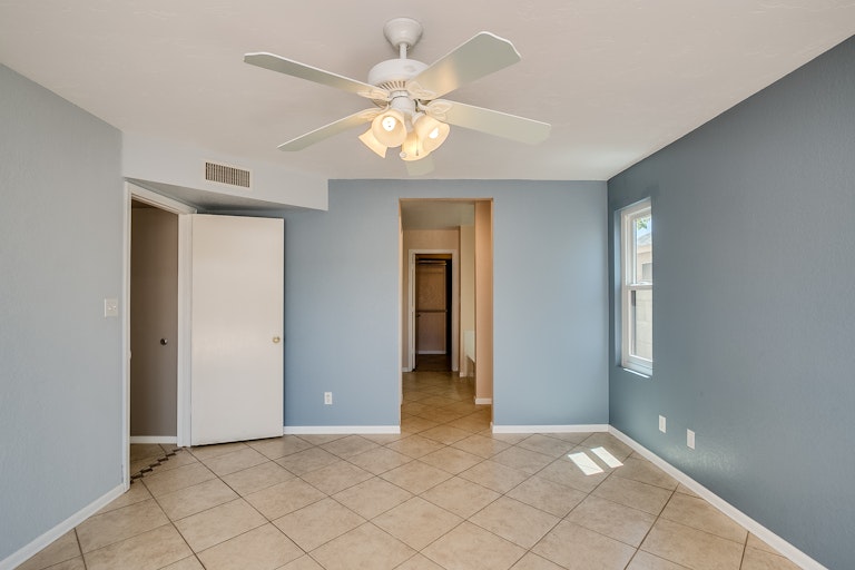 Photo 13 of 23 - 3118 E Topeka Dr, Phoenix, AZ 85050