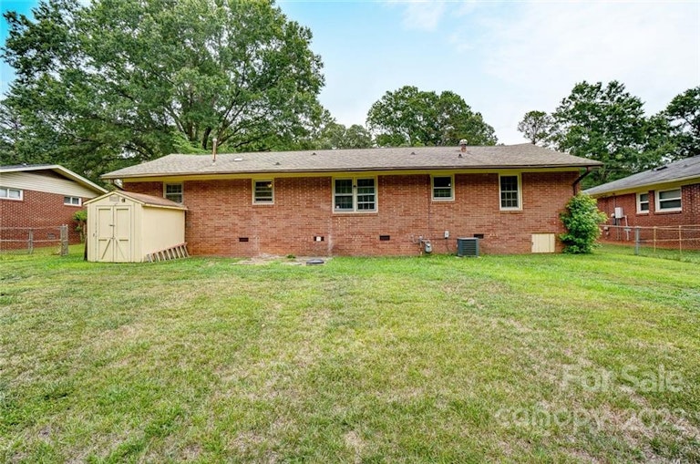 Photo 31 of 36 - 1320 Shannonhouse Dr, Charlotte, NC 28215