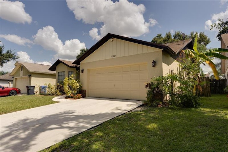 Photo 3 of 39 - 11007 Kenbrook Dr, Riverview, FL 33578
