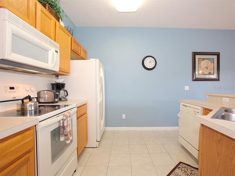 Photo 10 of 25 - 3041 Yellow Lantana Ln, Kissimmee, FL 34747