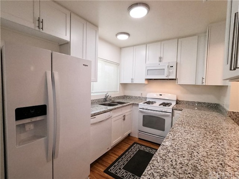 Photo 7 of 32 - 1900 W Glenoaks Ave Unit C, Anaheim, CA 92801