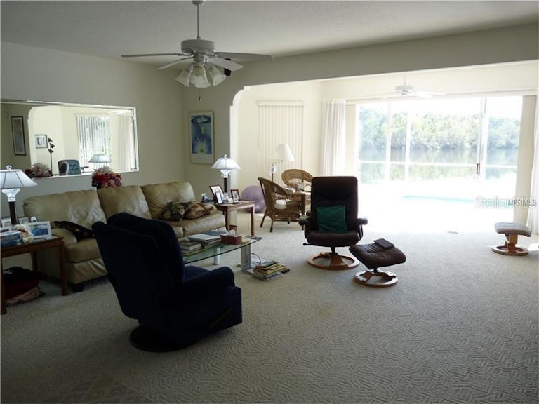 Photo 4 of 19 - 3320 Songbird Ln, Lakeland, FL 33811
