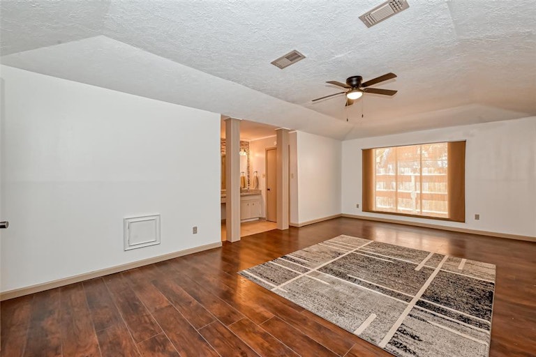 Photo 31 of 48 - 13127 Hollowcreek Park Dr, Houston, TX 77082