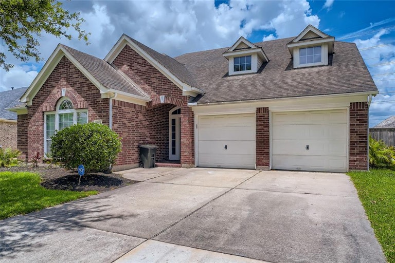 Photo 2 of 28 - 14903 Barton Grove Ln, Humble, TX 77396