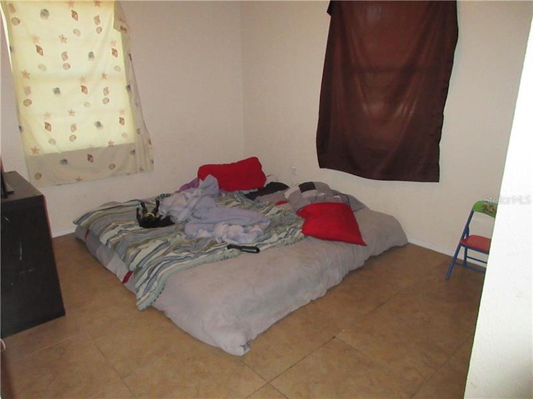 Photo 8 of 10 - 515 Norfolk Cir, Lakeland, FL 33801