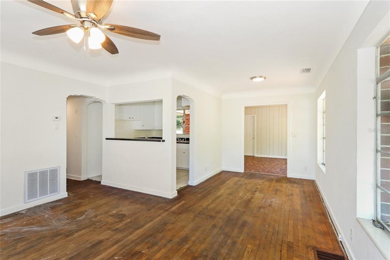 Photo 5 of 35 - 2601 Upton St S, Gulfport, FL 33711
