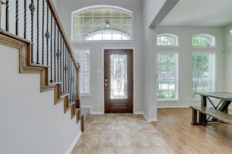 Photo 3 of 32 - 1910 Grandoak Dr, Pearland, TX 77581