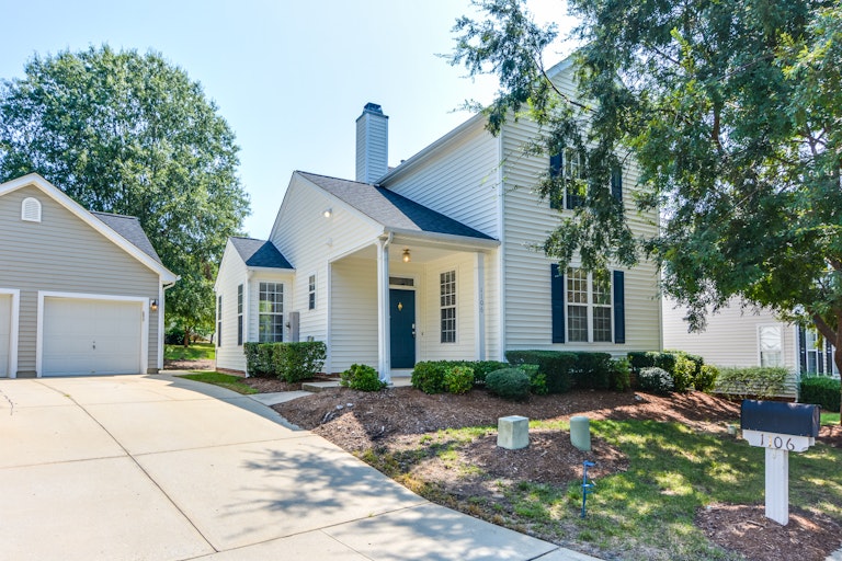 Photo 2 of 18 - 1106 Silky Dogwood Trl, Apex, NC 27502