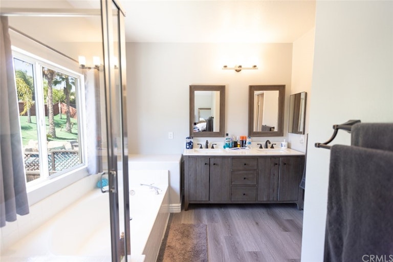 Photo 17 of 25 - 1480 Cherrywood Cir, Corona, CA 92881