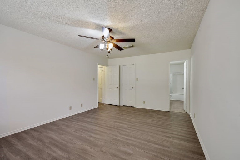 Photo 15 of 27 - 818 Willow Xing, New Braunfels, TX 78130
