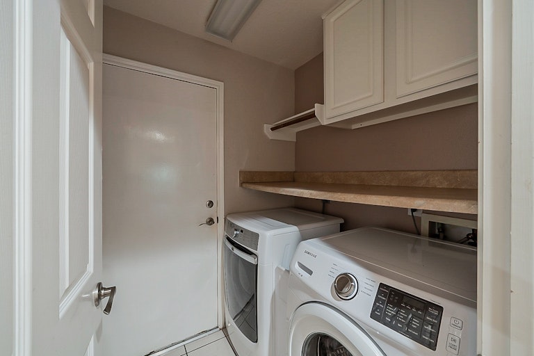 Photo 30 of 39 - 57 N Old Cedar Cir, Spring, TX 77382
