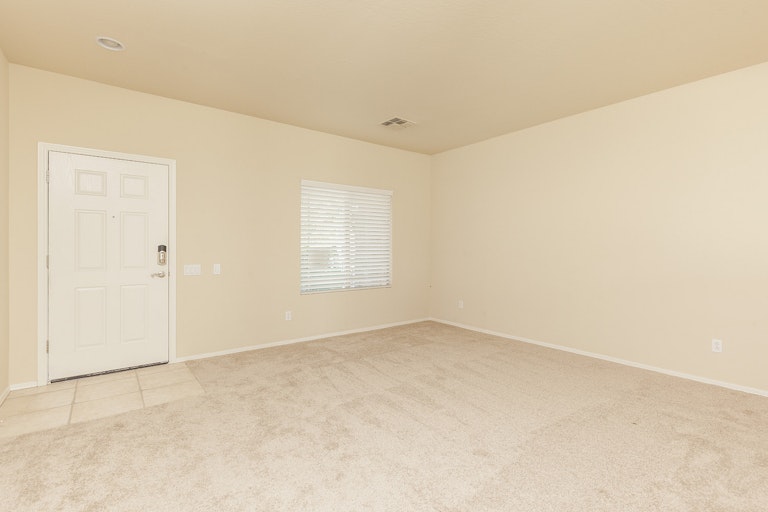 Photo 3 of 27 - 6704 S 54th Ln, Phoenix, AZ 85339