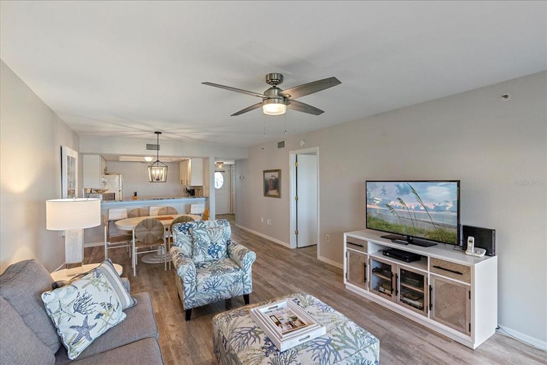 Photo 13 of 44 - 1360 Siesta Bayside Dr #1360-D, Sarasota, FL 34242