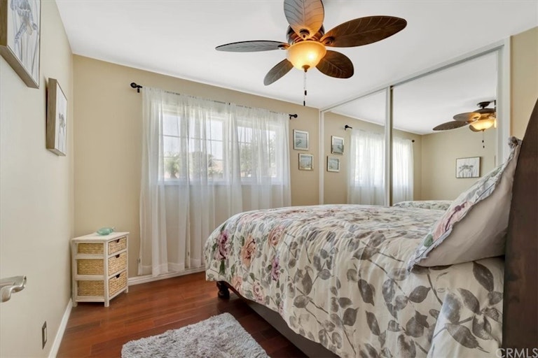 Photo 17 of 28 - 8301 Friesland Dr, Huntington Beach, CA 92647