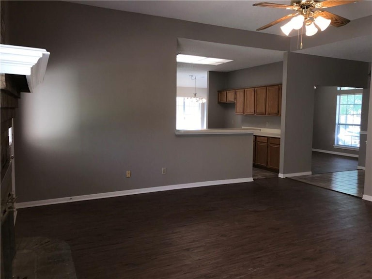 Photo 13 of 30 - 516 Tealridge Ln, Desoto, TX 75115