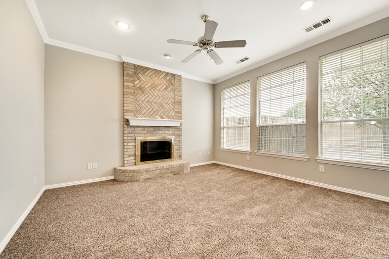 Photo 4 of 28 - 518 Shannon Dr, Rockwall, TX 75087